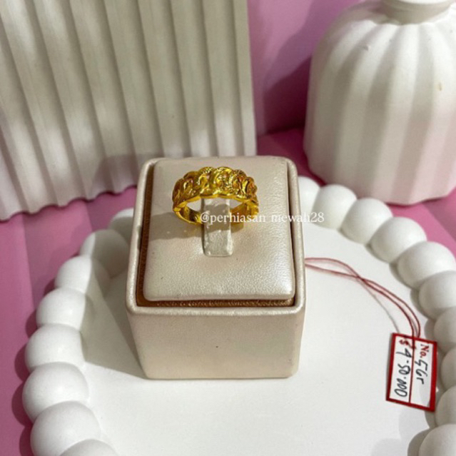 cincin rantai bertekstur lapis emas
