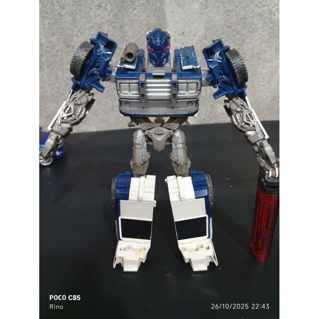 junk transformers Barricade hasbro tomy vietnam 2017