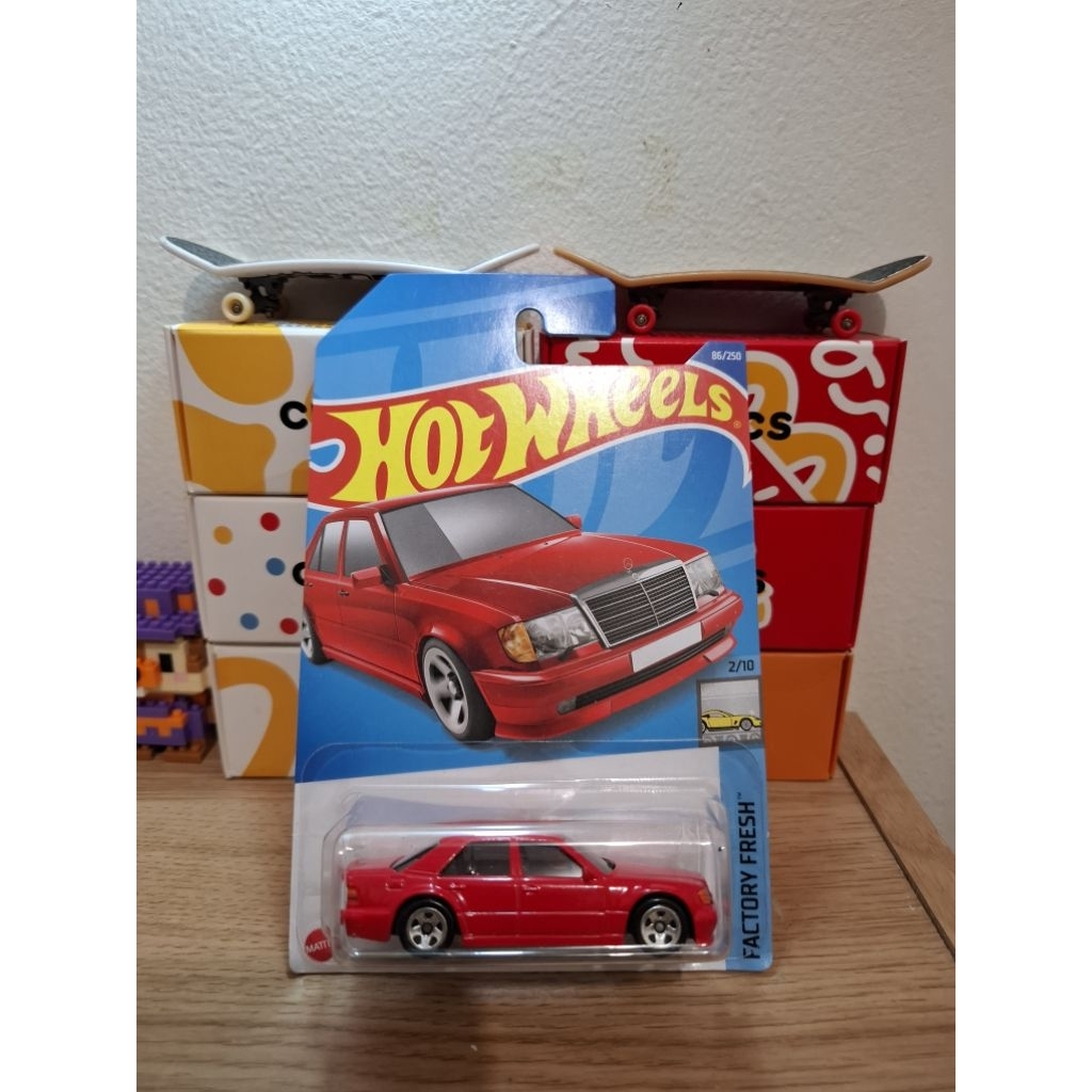 Hot Wheels Mercedes-Benz 500 E