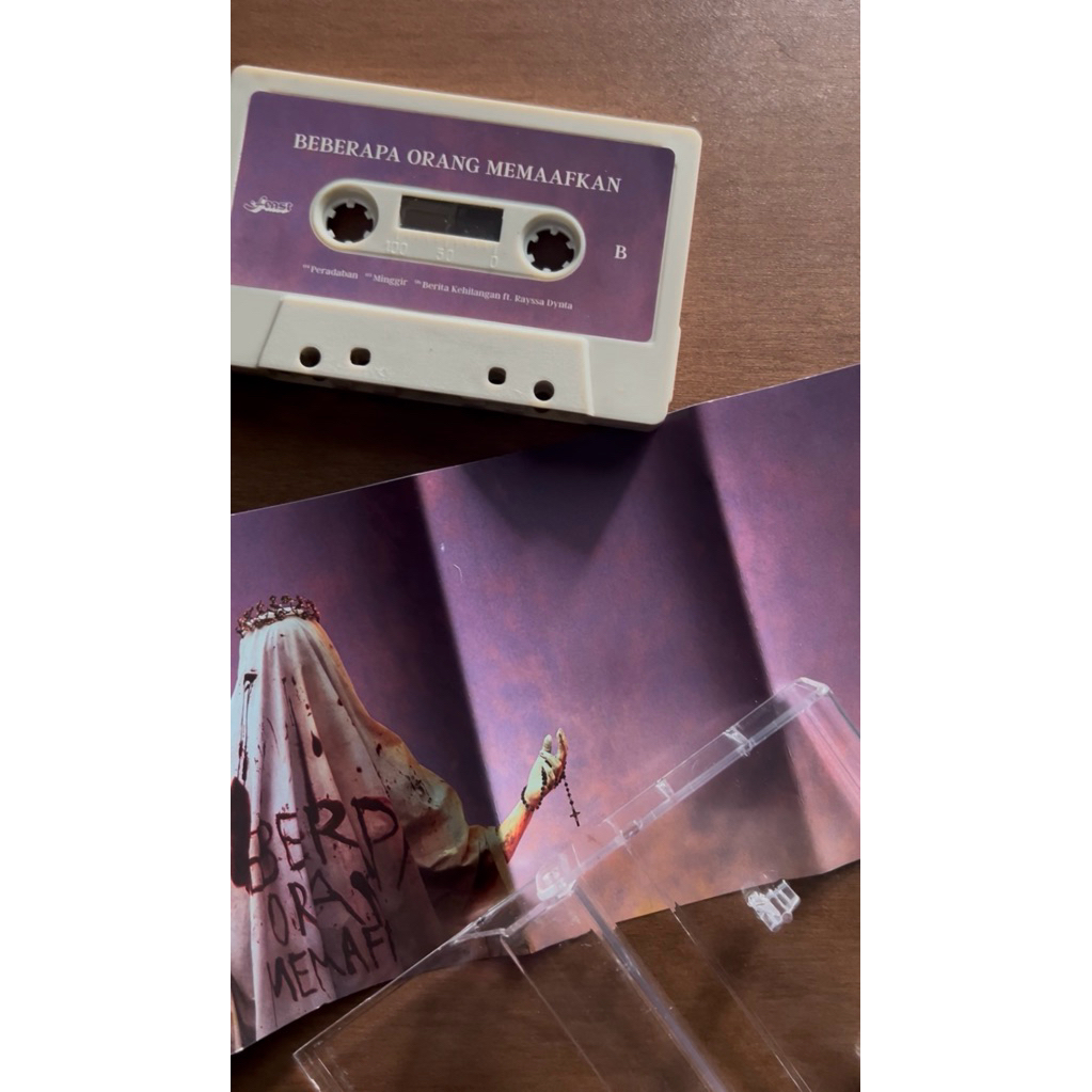 Kaset Feast. - Beberapa orang memaafkan