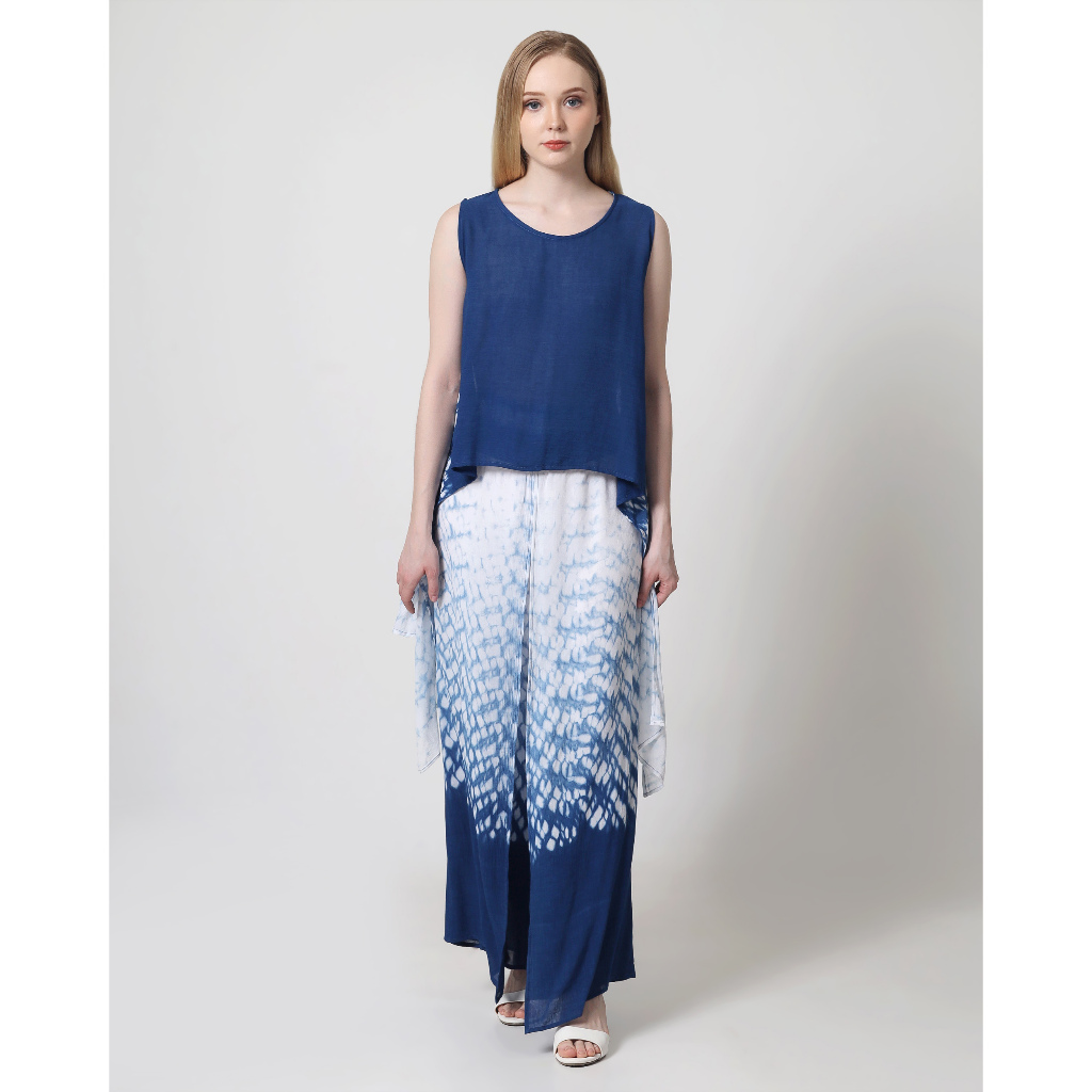Kamaku Lily One Set Sleeveless