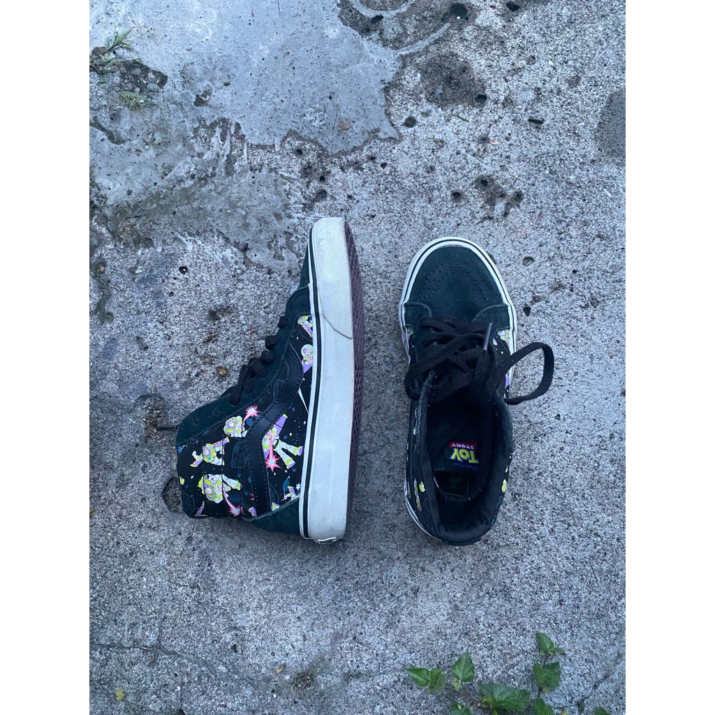 sepatu vns x toy story second