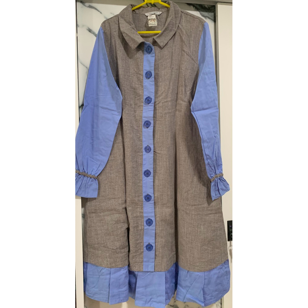 Simply look by Tuneca Preloved