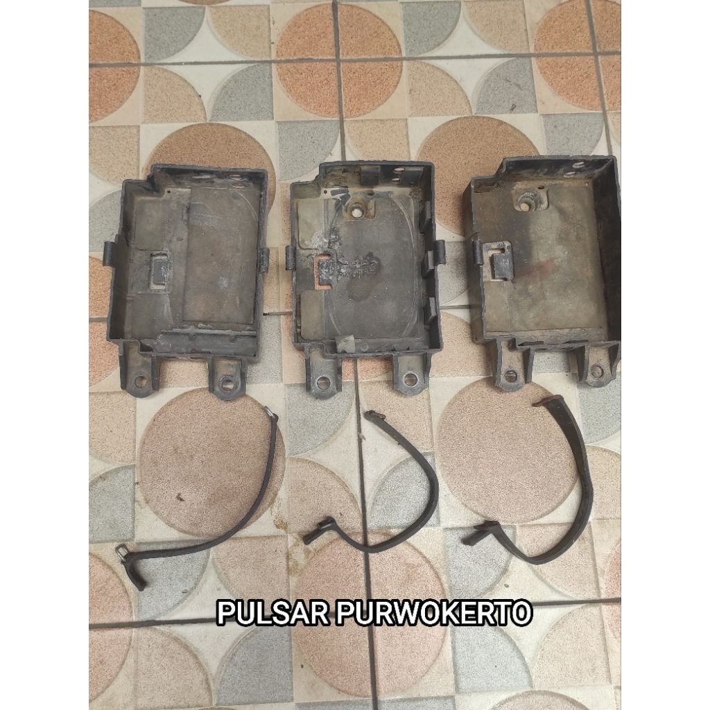 DUDUKAN AKI ACCU KAWASAKI BAJAJ PULSAR 200NS