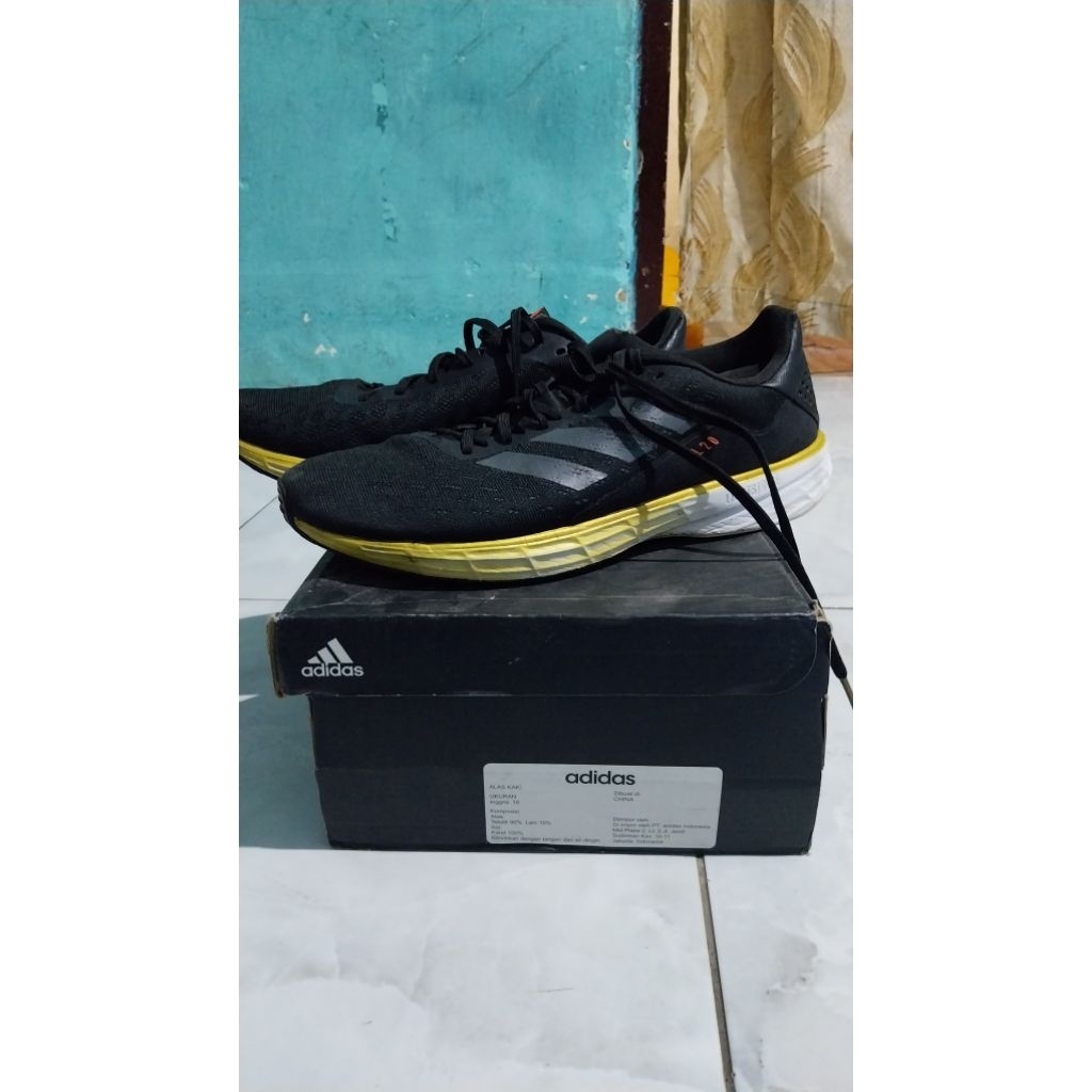 adidas SL 20