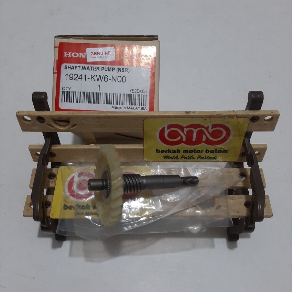 Honda NSR 150 R Single R gir pompa air radiator gear water pump waterpump impeller shaft assy