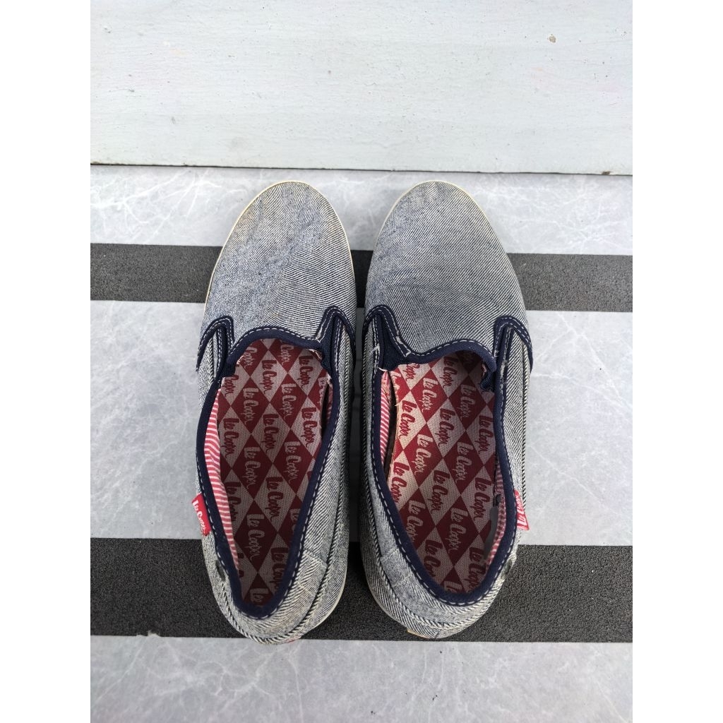 (PRE-LOVED) Sepatu Denim Uk.42 merek Lee Cooper