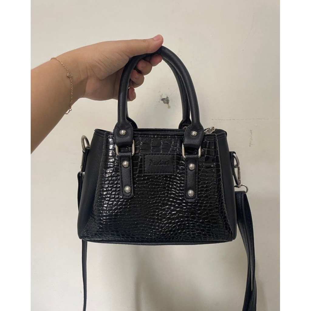 Tas Kecil Andari