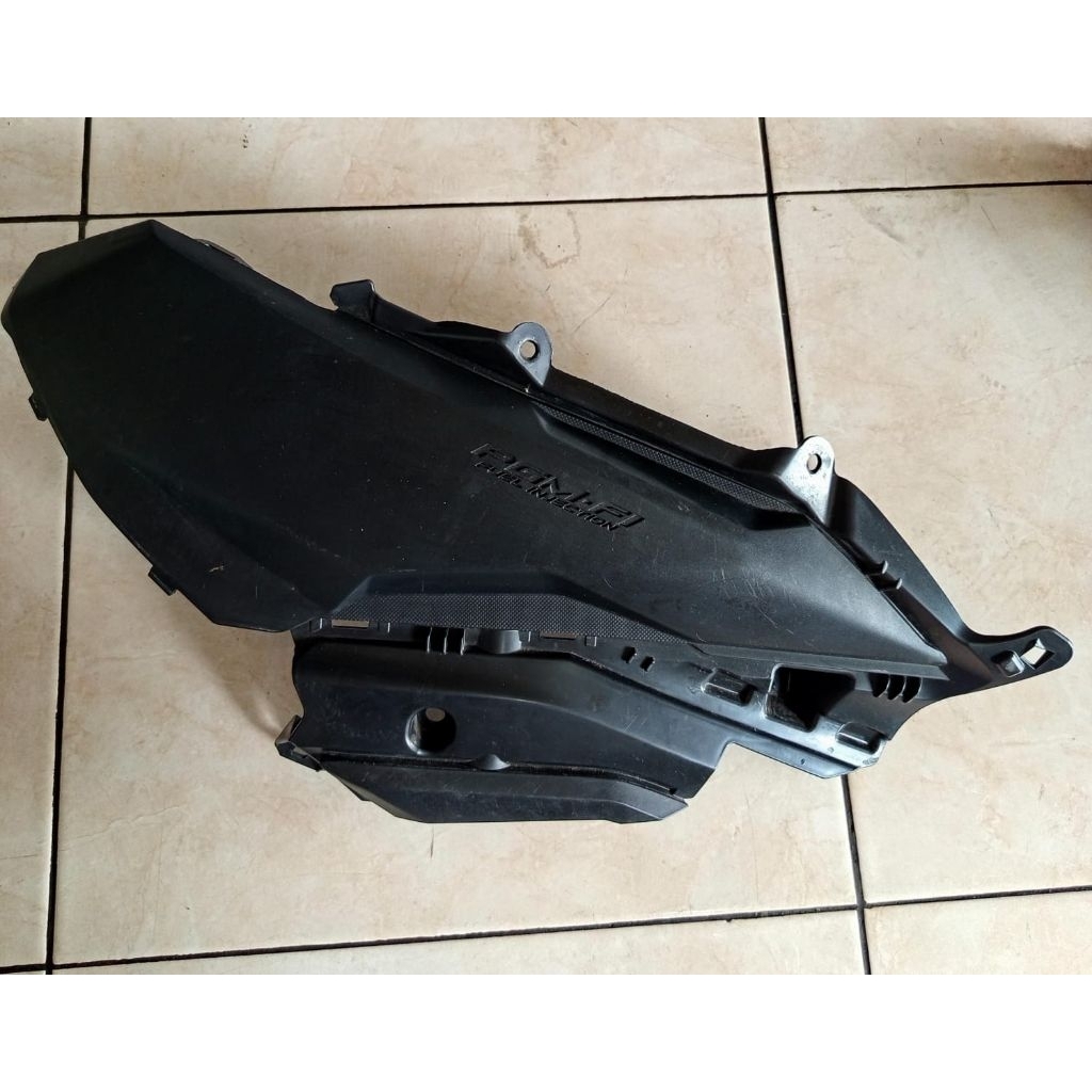 Sambungan body depan Kanan Vario 125 2018-2023