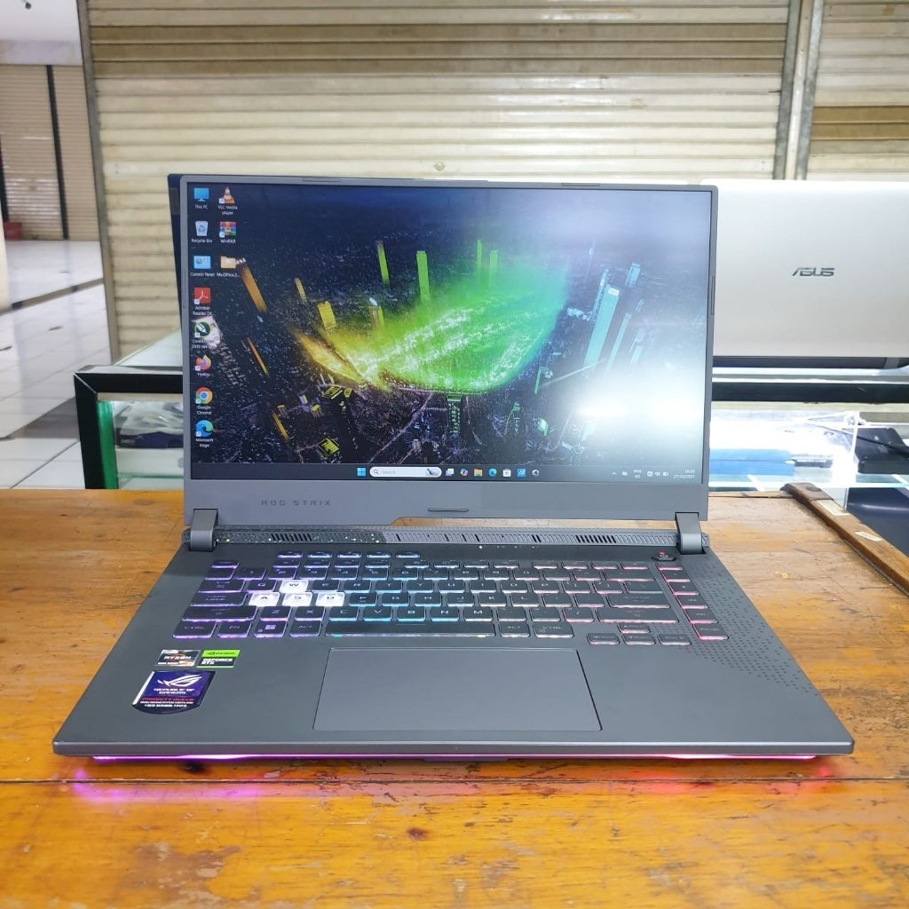 Asus ROG Strix G513RC Ryzen 7-6800H Ram 16GB SSD 512GB  Nvidia RTX 3050 15 inch FHD