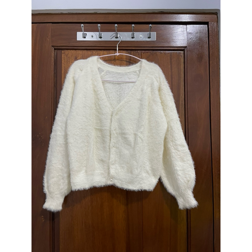 CARDIGAN CROP FULL KANCING FUZZY KNIT FUR PUTIH BERSIH ROPE PICNIC BRAND