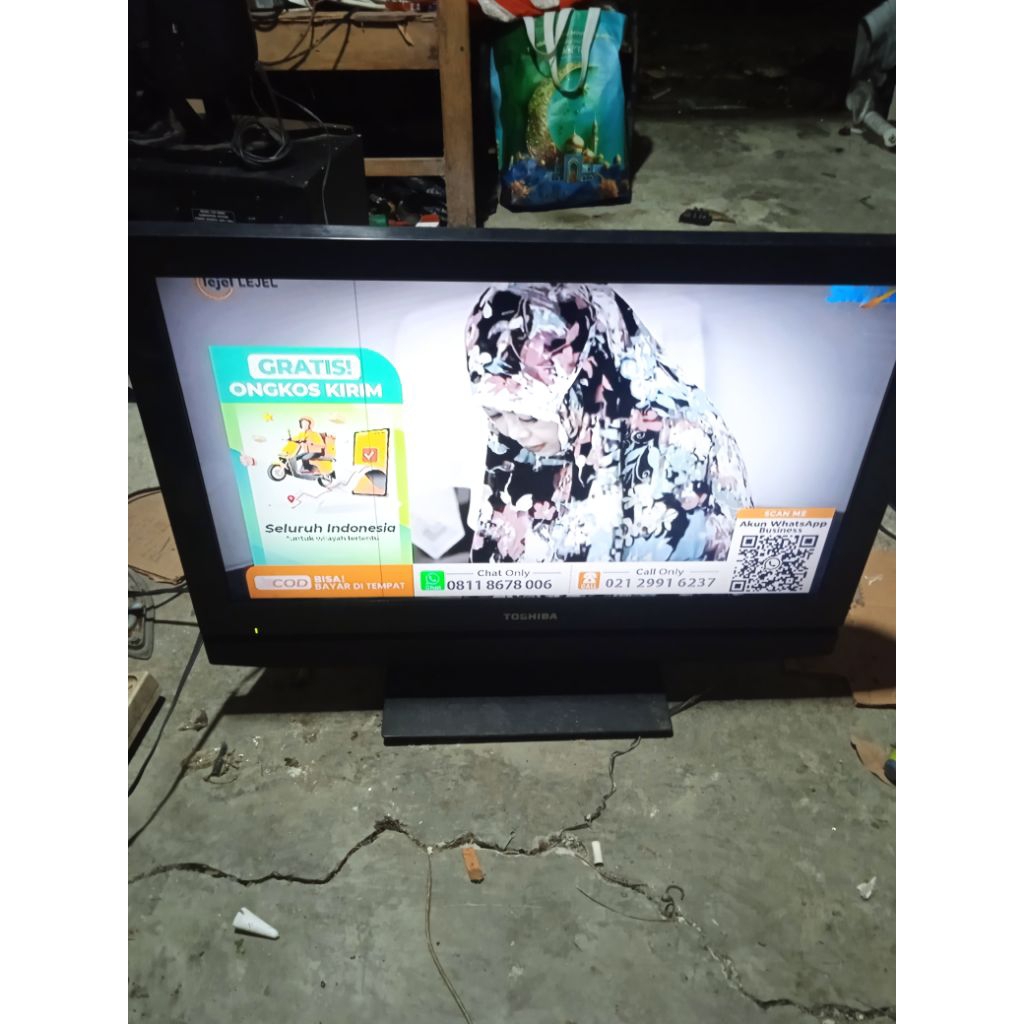 tv lcd Toshiba 24 inch analog minus garis satu