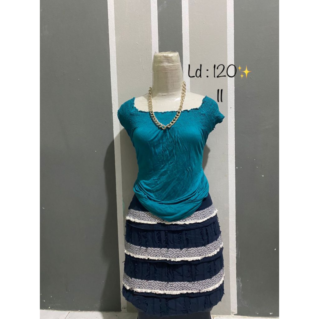 Preloved Kaos Sabrina Cantik