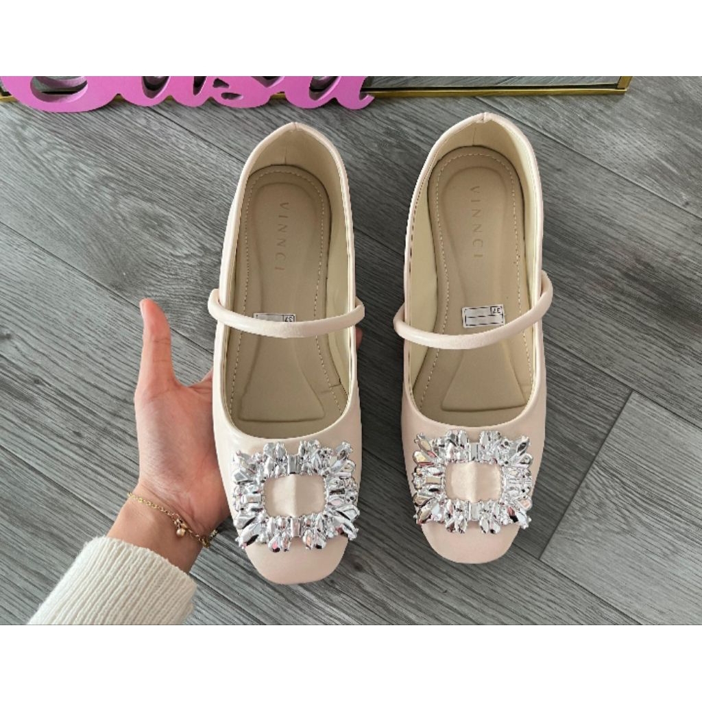 SEPATU PANSUS WANITA KEKINIAN