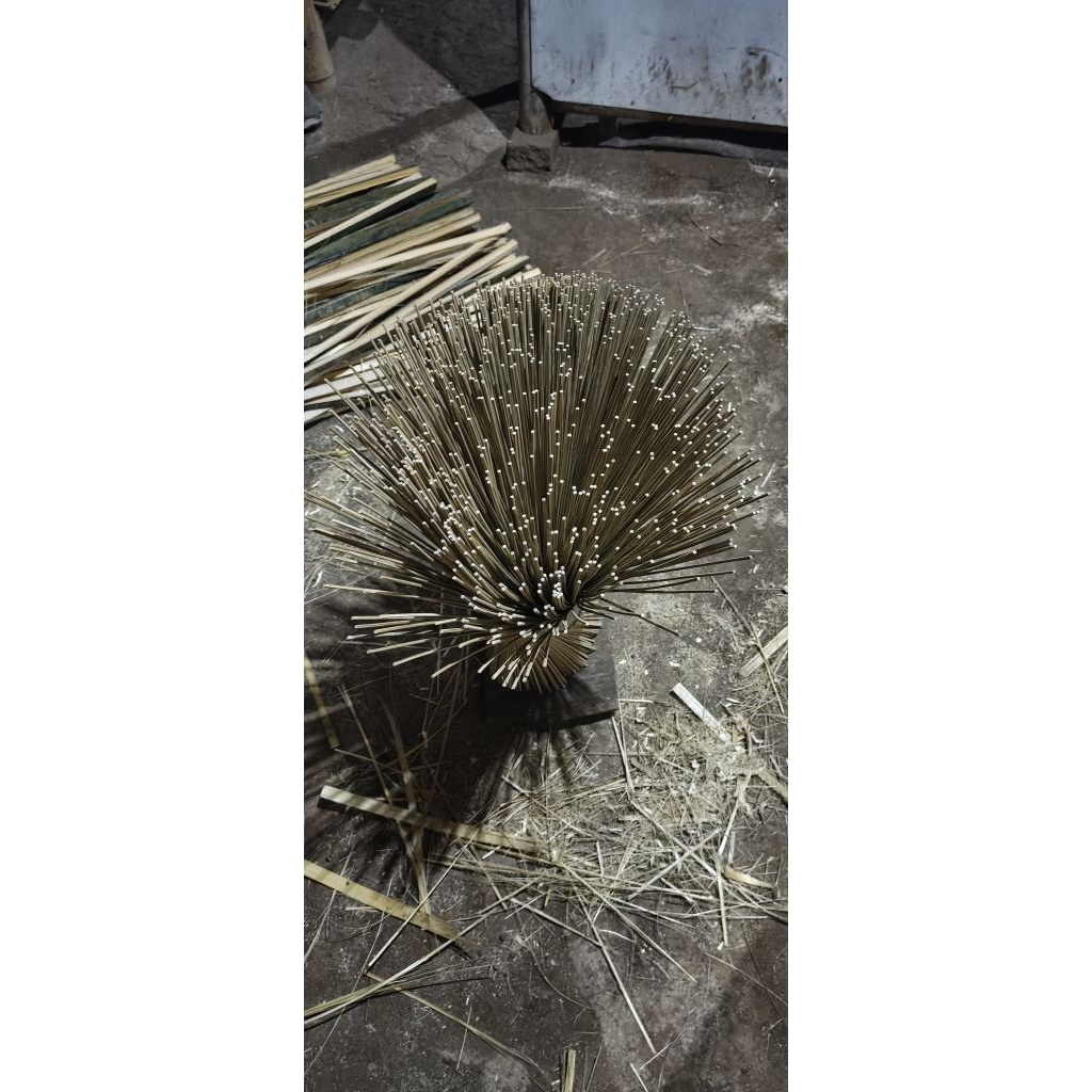 Bitingan Layangan Petung Tajuk & Sayap ukuran 57mm serutan 27mm.