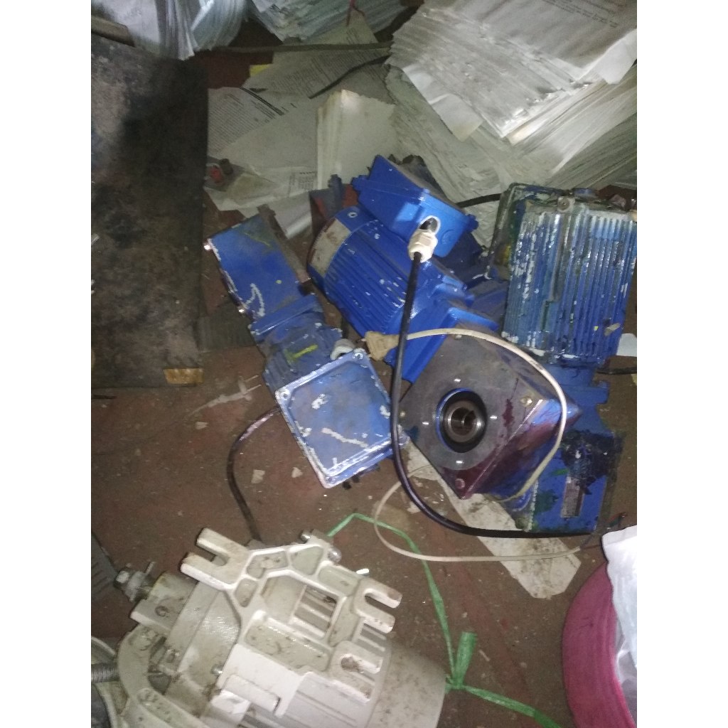 dinamo gearbox merk sumitomo japan 0,4kw 220v / 380v torsi besar bekas nomal apa adanya