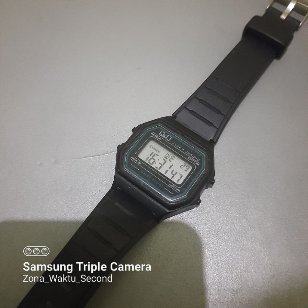 jam tangan Q&Q digital by citizen