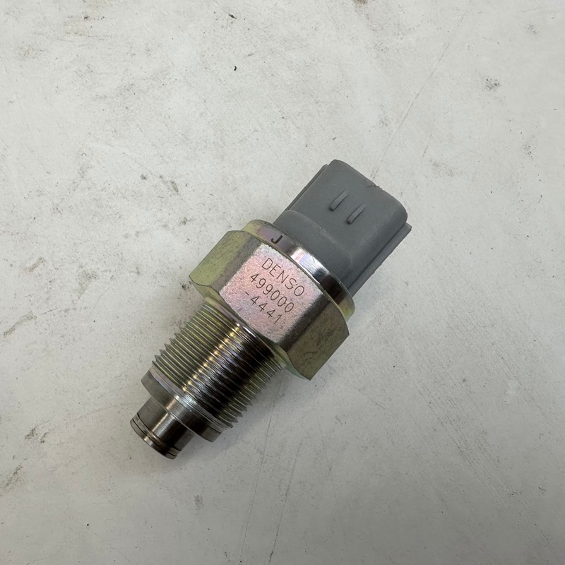 Komatsu PC400-7 PC400-8 common rail pressure sensor 499000-4441 oil pressure sensor 4990004441