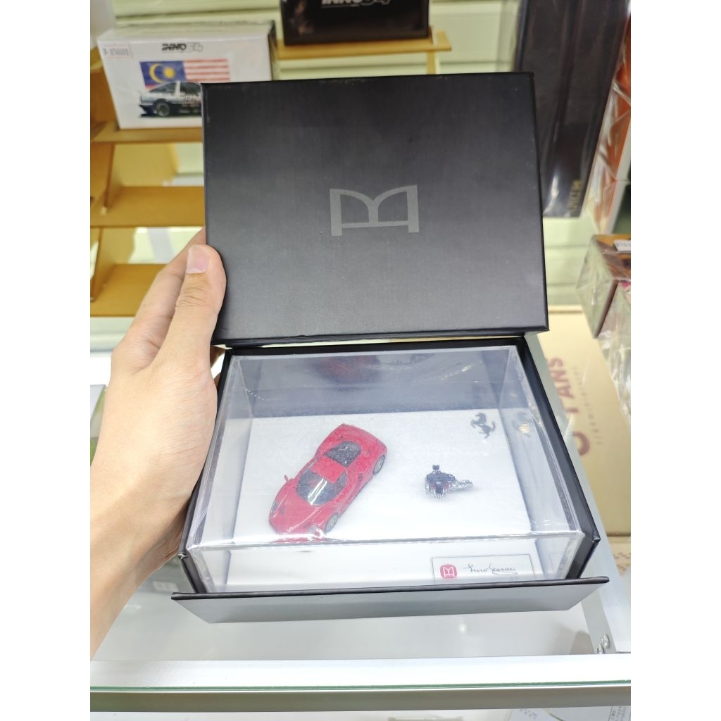 DMH 1/64 Enzo Ferrari w/ Engine no 67 / 299 pcs