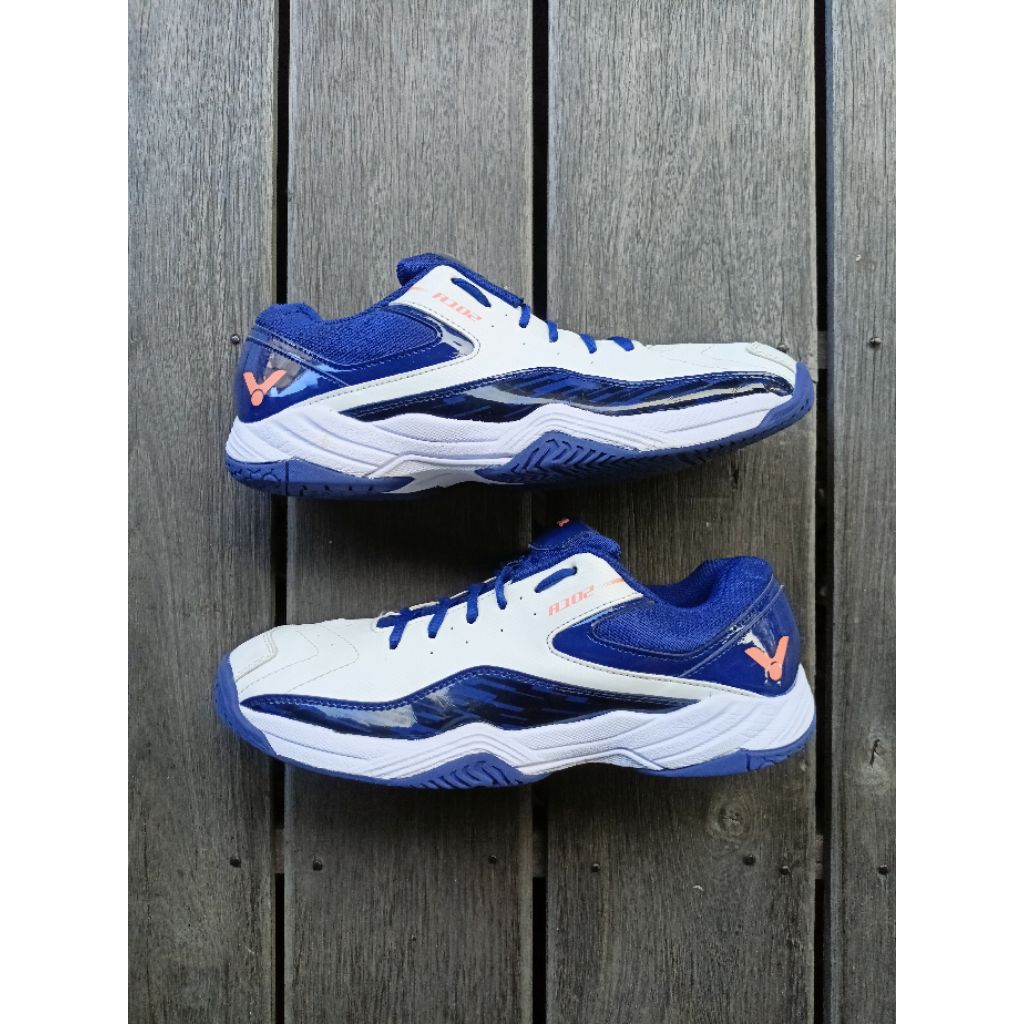 Sepatu Badminton ( Victor A102)