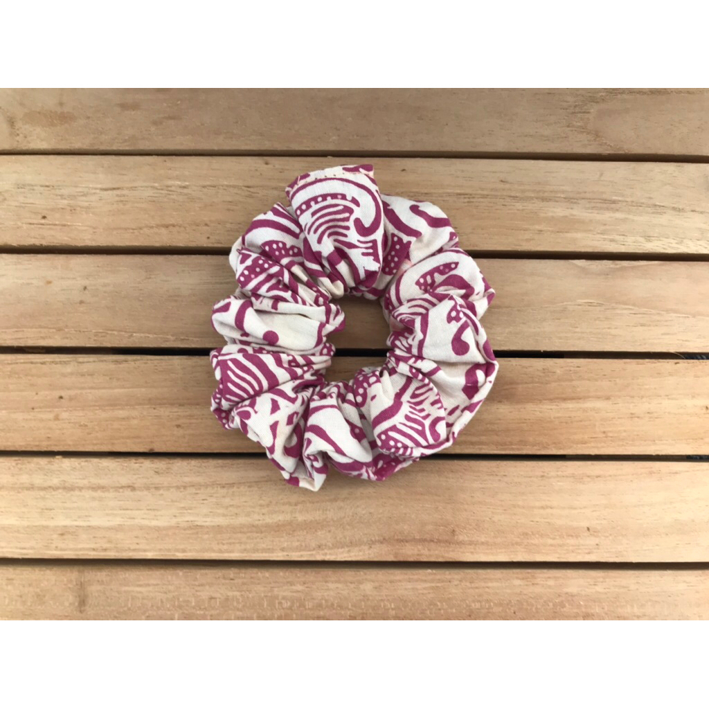 scrunchie batik magenta / souvenir surabaya