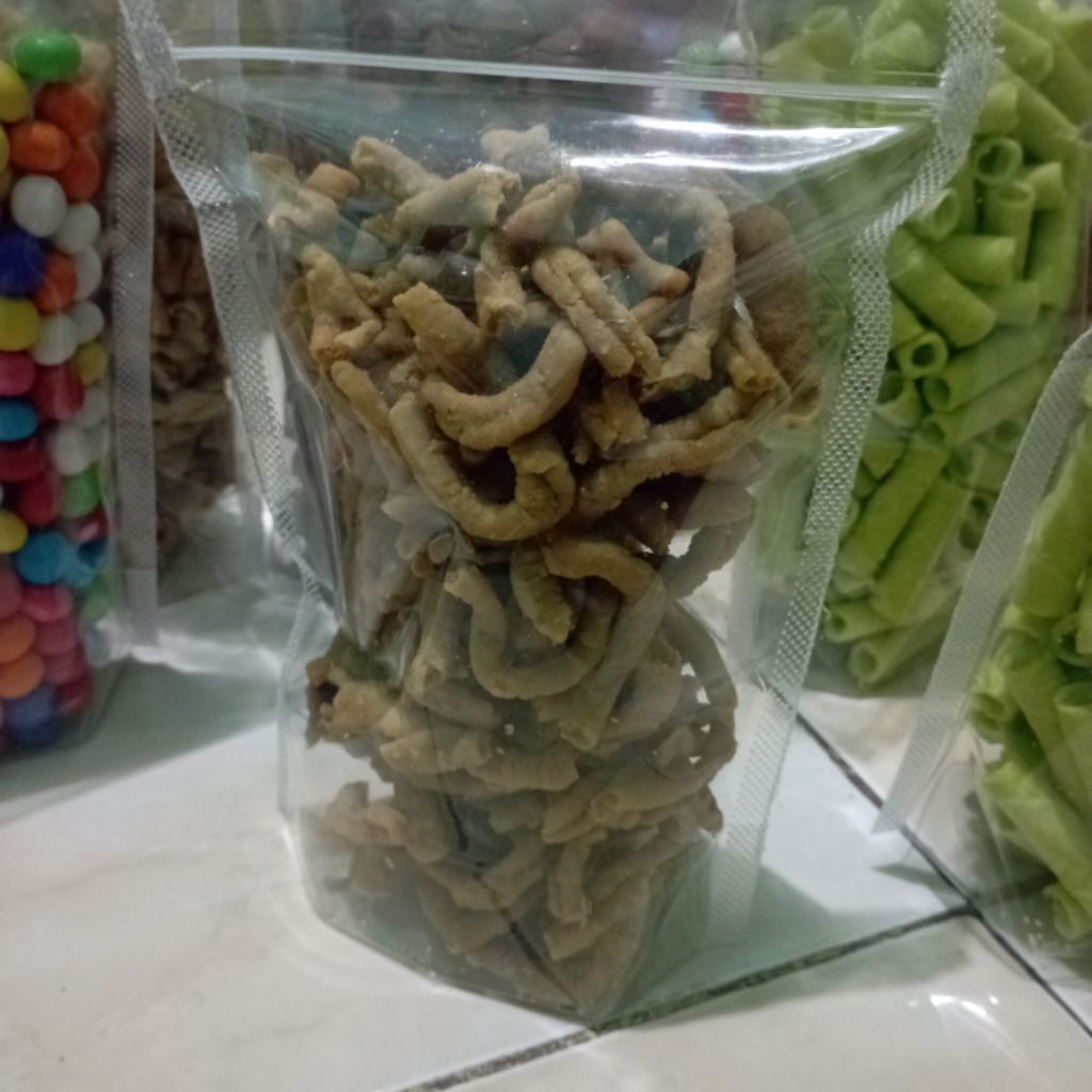 Kripik usus Nashwa kemasan 160g.