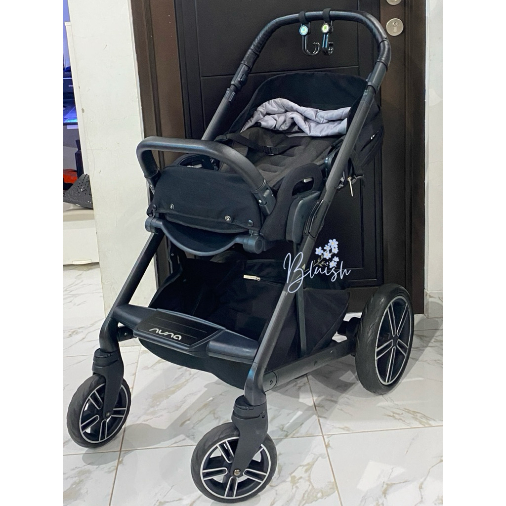 PRELOVED NUNA MIXX 2 CAVIAR BLACK SPECIAL EDITION STROLLER