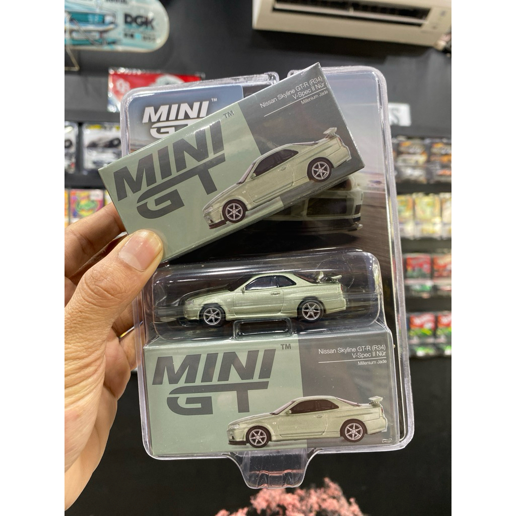 Mini GT Nissan Skyline R34 V Spec Milenium Jade