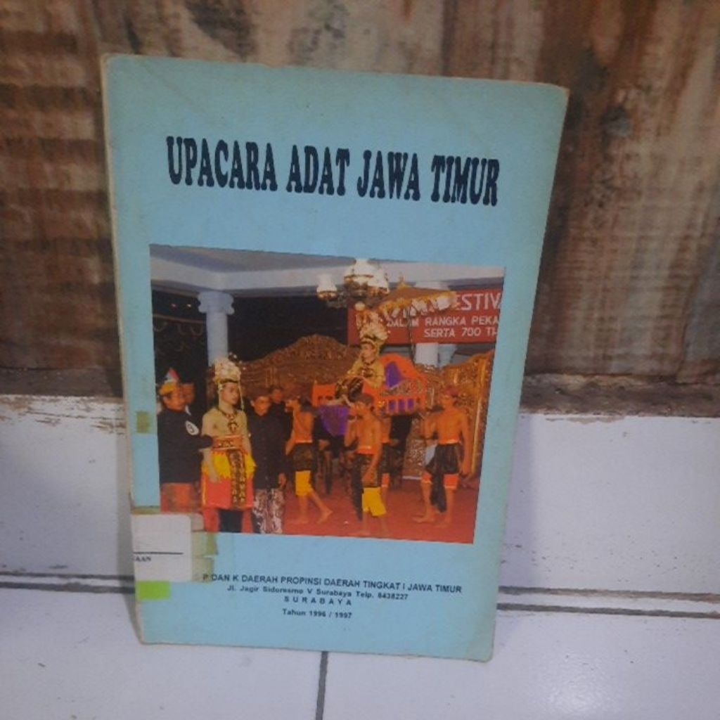 BUKI UPACARA ADAT JAWA TIMUR