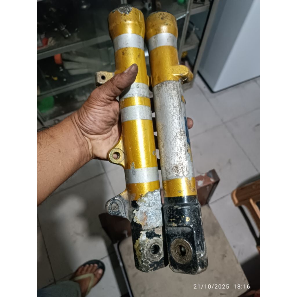 bottom shock depan yamaha vixion