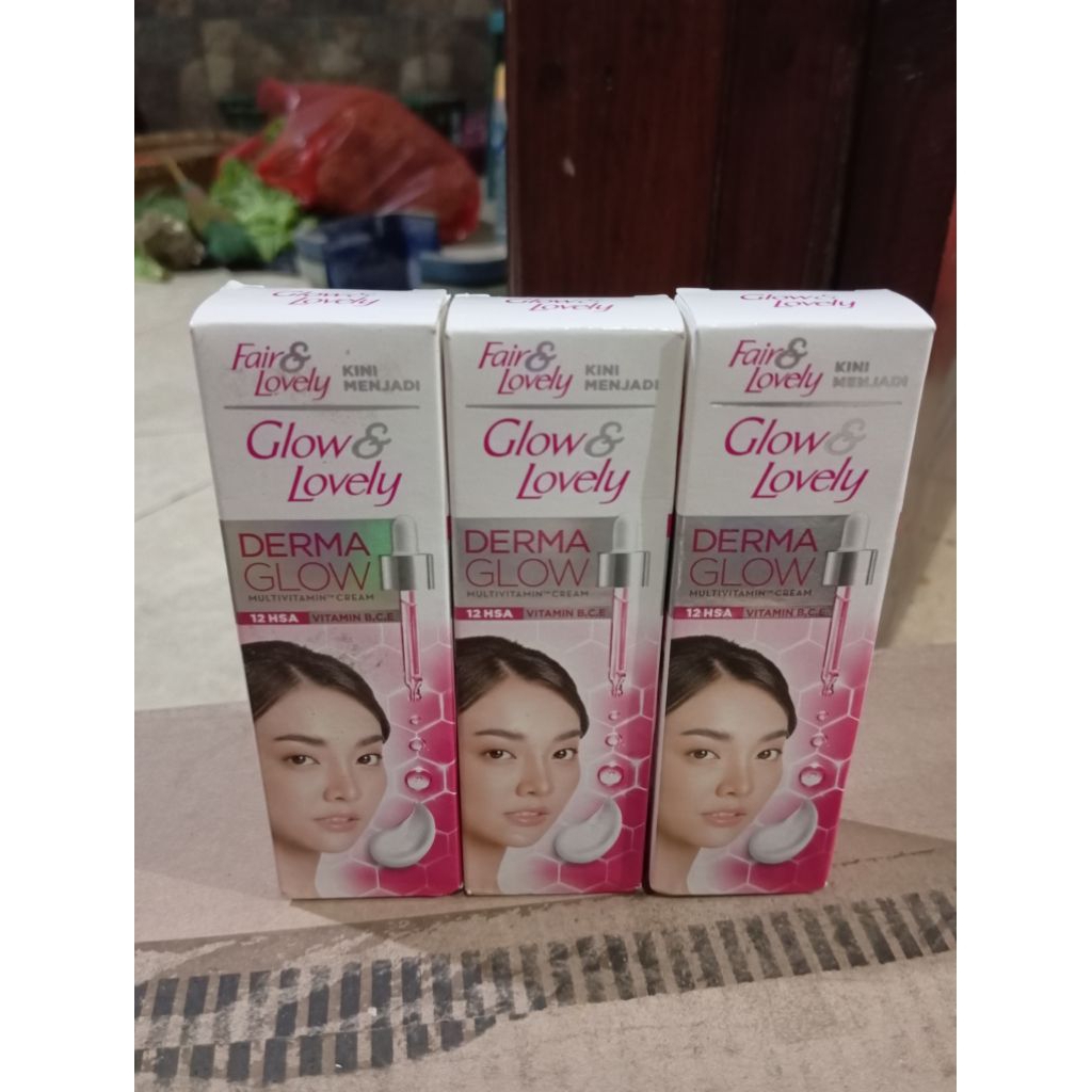 (1pcs) Fair Lovely Glow Lovely Derma Glow Multivitamin (Pink) Day Cream Wajah Pelembab Krim Pagi Muk