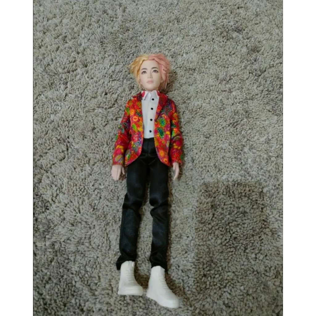 Taehyung  V BTS+sling bagTata 21 preloved