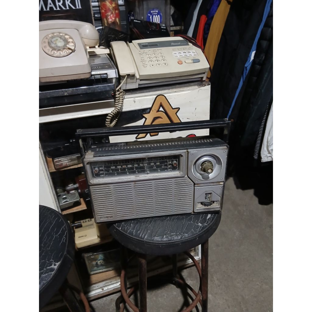 Radio phillips 85rb jadul antik kuno lawas vintage display anggap mati