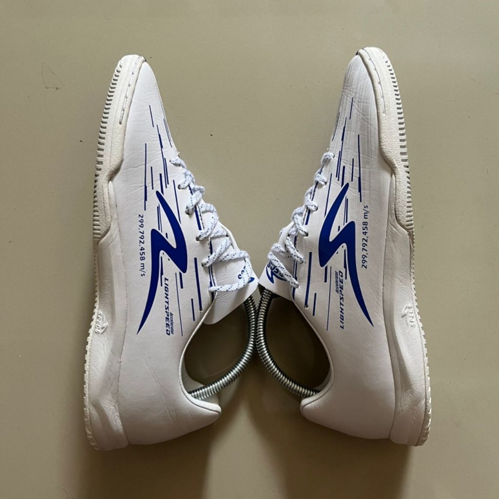 Sepatu futsal lighspeed Ls Reborn Second Like New size 42 Original 100%