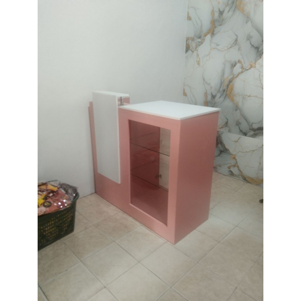 meja etalase minimalis