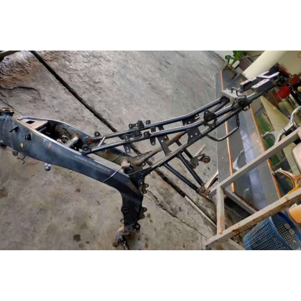 batangan rangka Yamaha Vixion old barang asli original copotan masih bagus,,