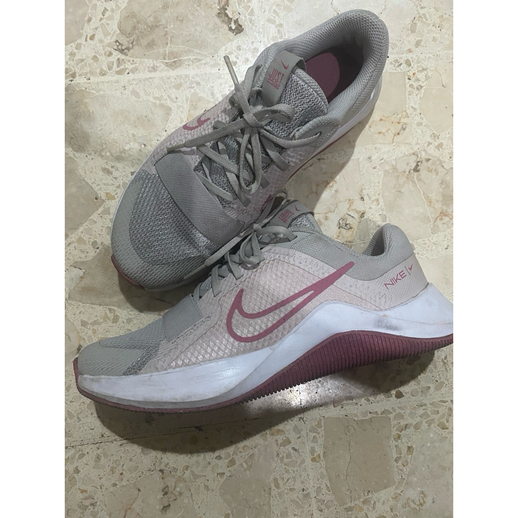 preloved sepatu olahraga wanita original branded