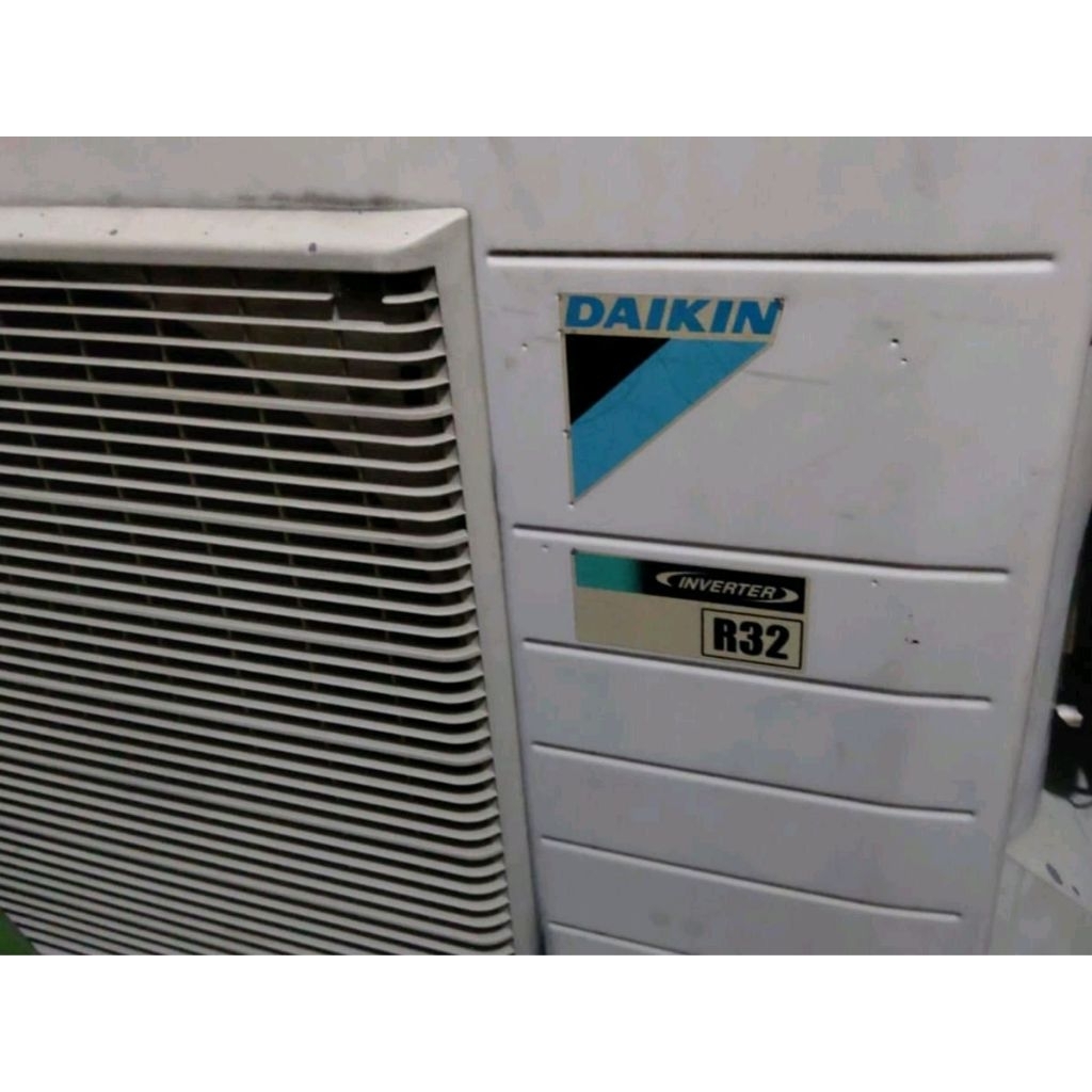 PRELOVED: AC Daikin Inverter 2,5PK