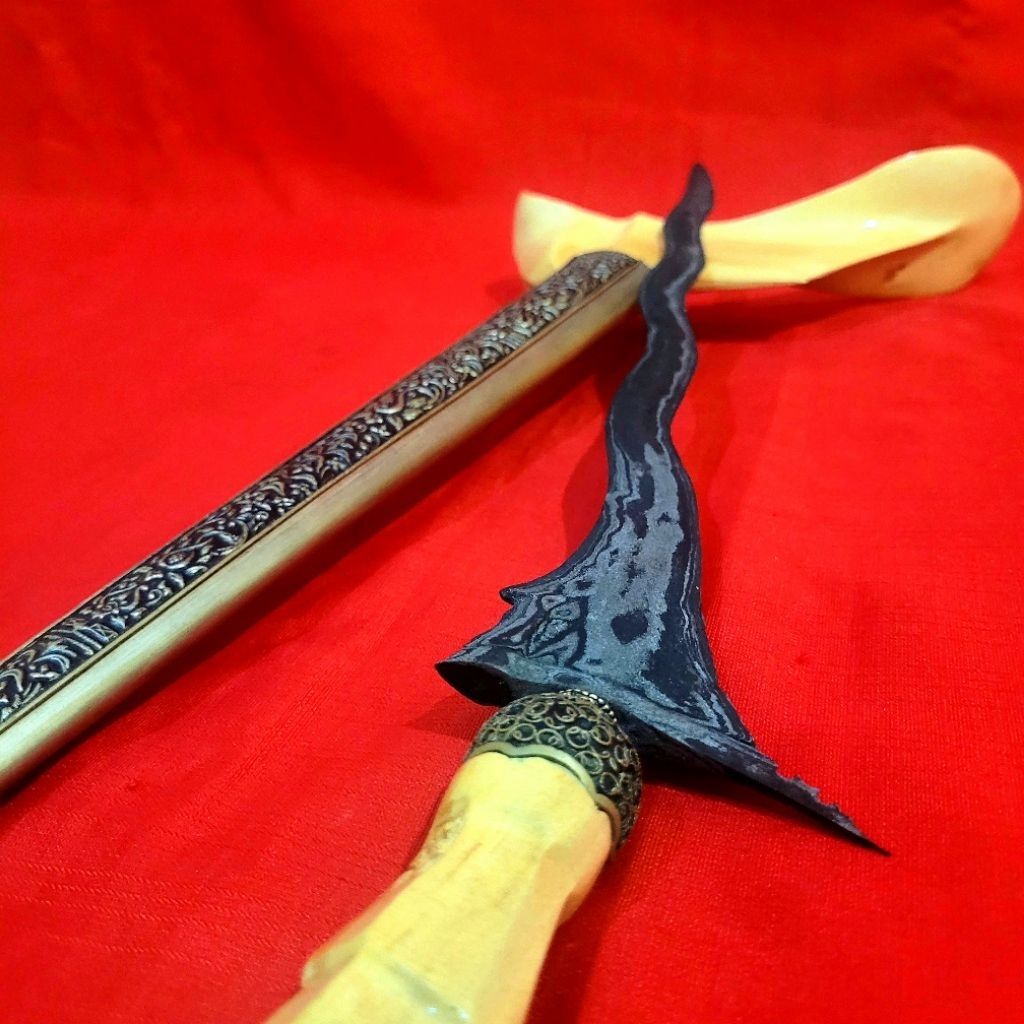 keris sepuh panji sekar luk 7 pamor slewah tangguh kartosuro