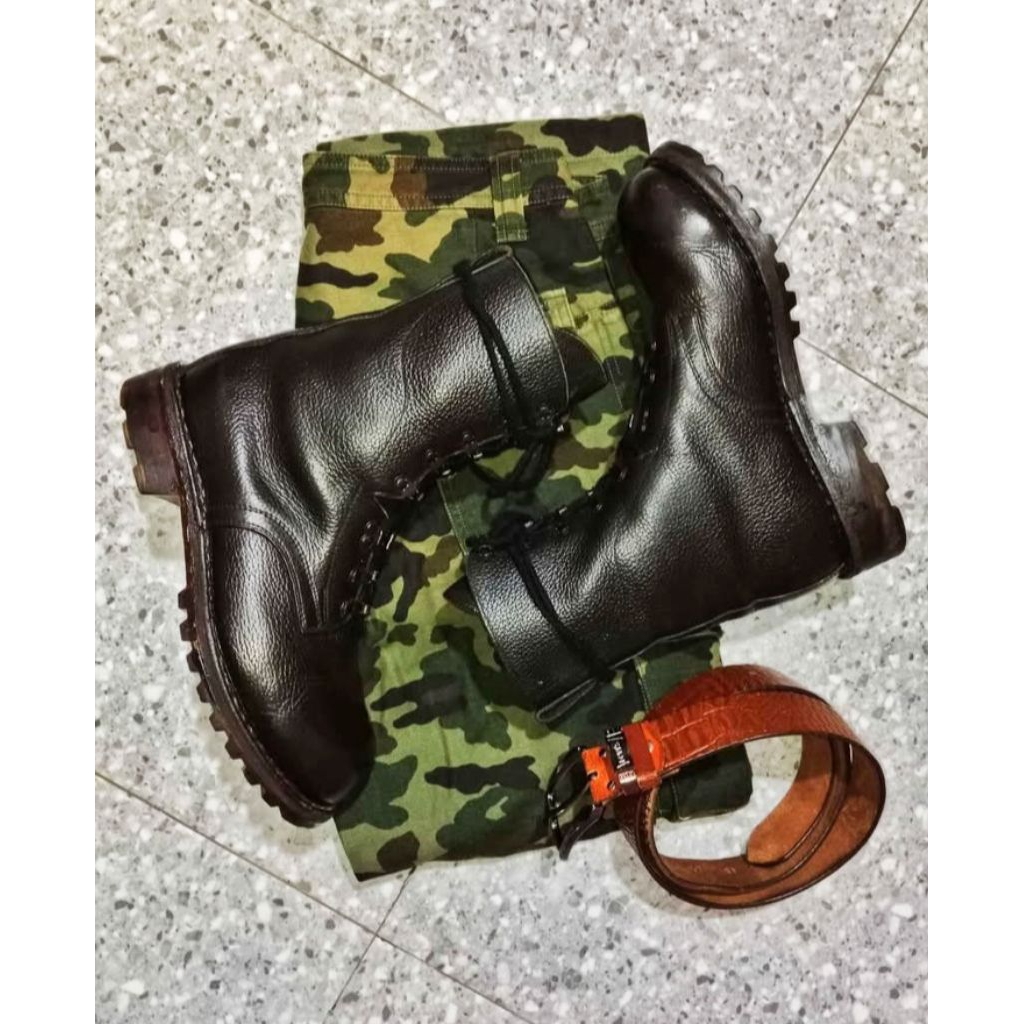 Sepatu boots vintage military
