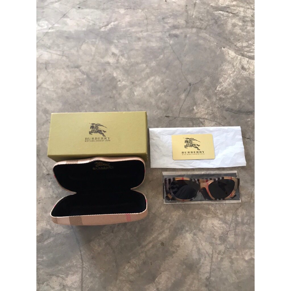 kacamata burberry made in italy