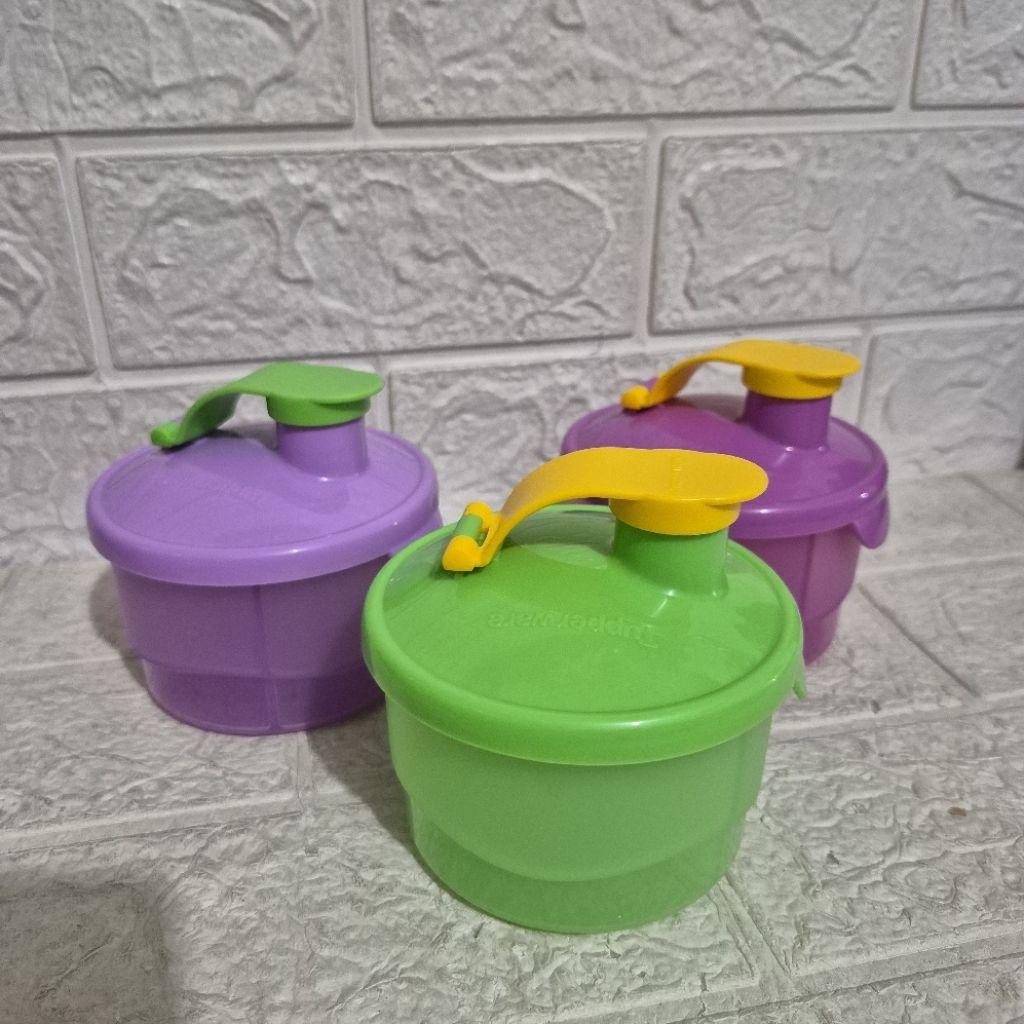 Formula dispencer Tupperware  tempat susu bayi