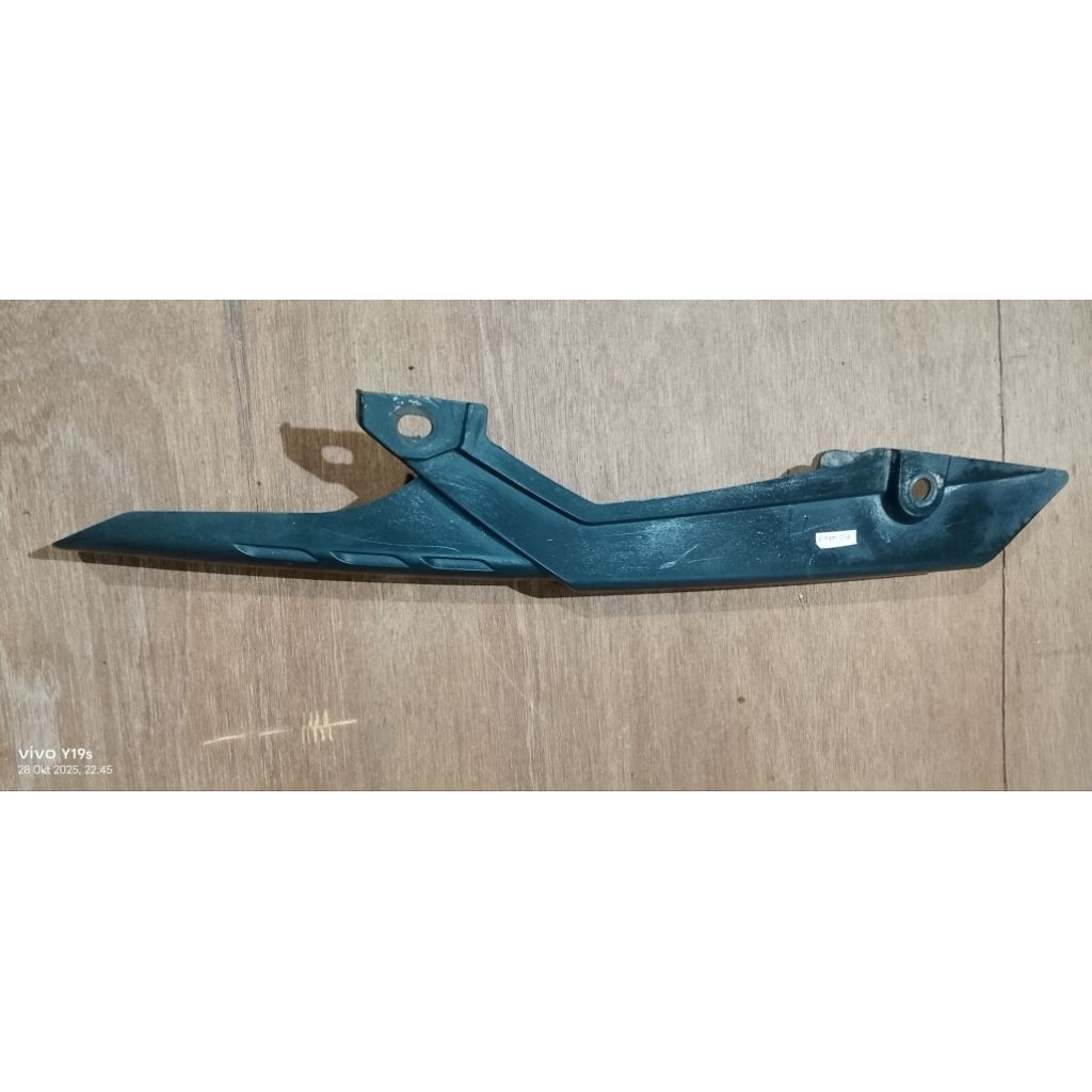 Katengkas Tutup Rantai Vixion Old Lama Ori Copotan Motor