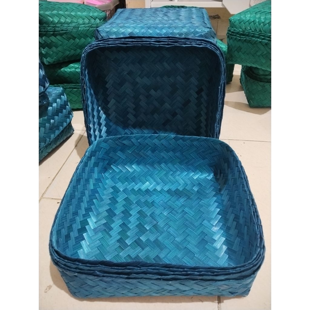 besek bambu warna biru uk 25x25 /sepasang