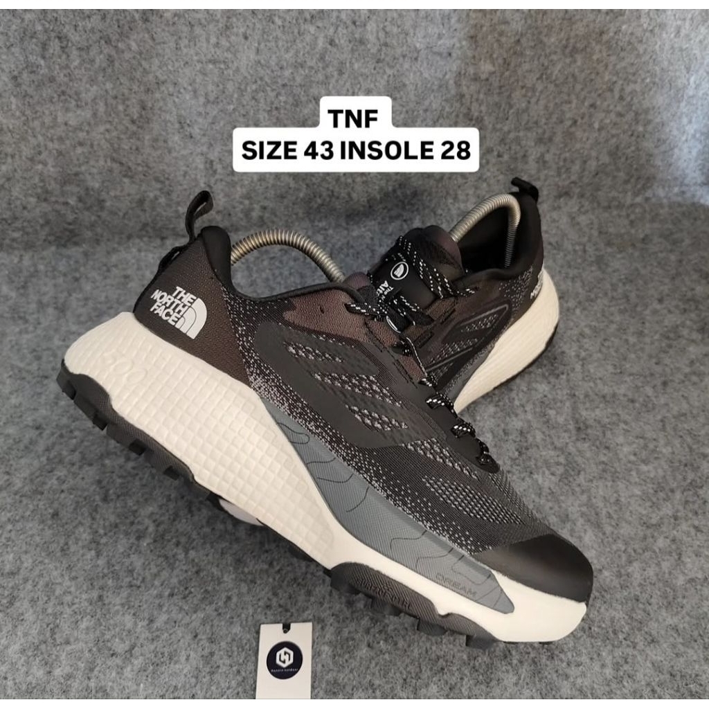 Sepatu TNF Hitam