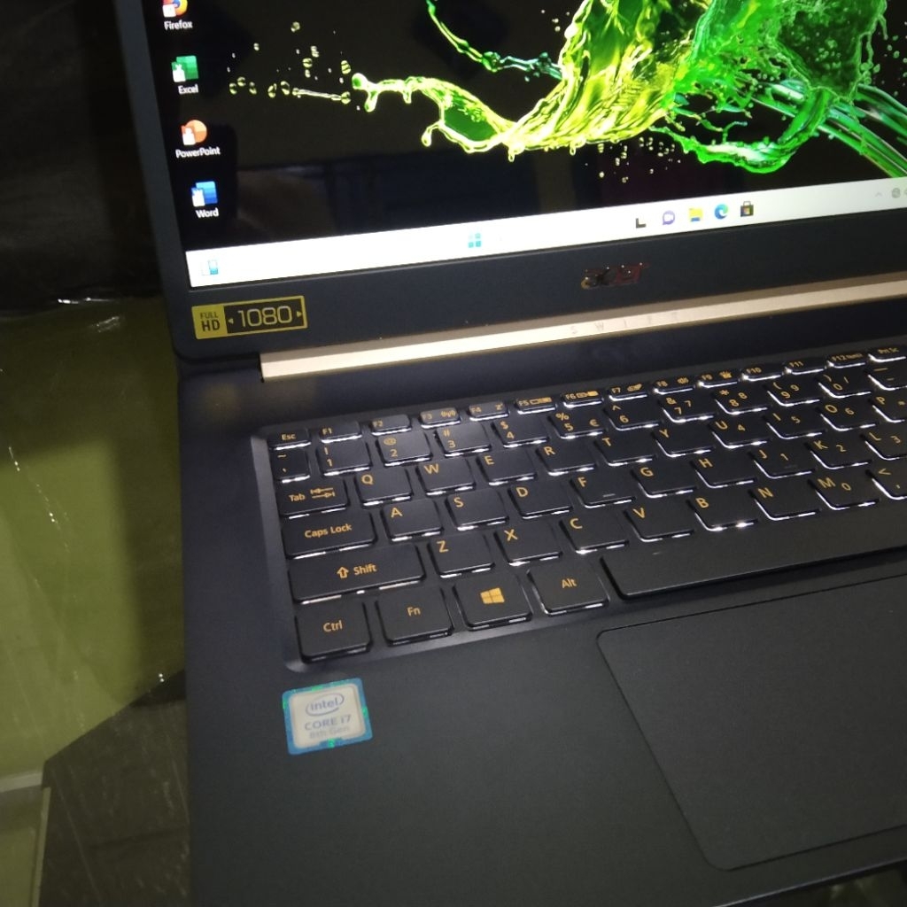 laptop Acer Swift5 core i7 ram 8gb sdd nvme 256gb layar sentuh fhd keyboard nyala normal