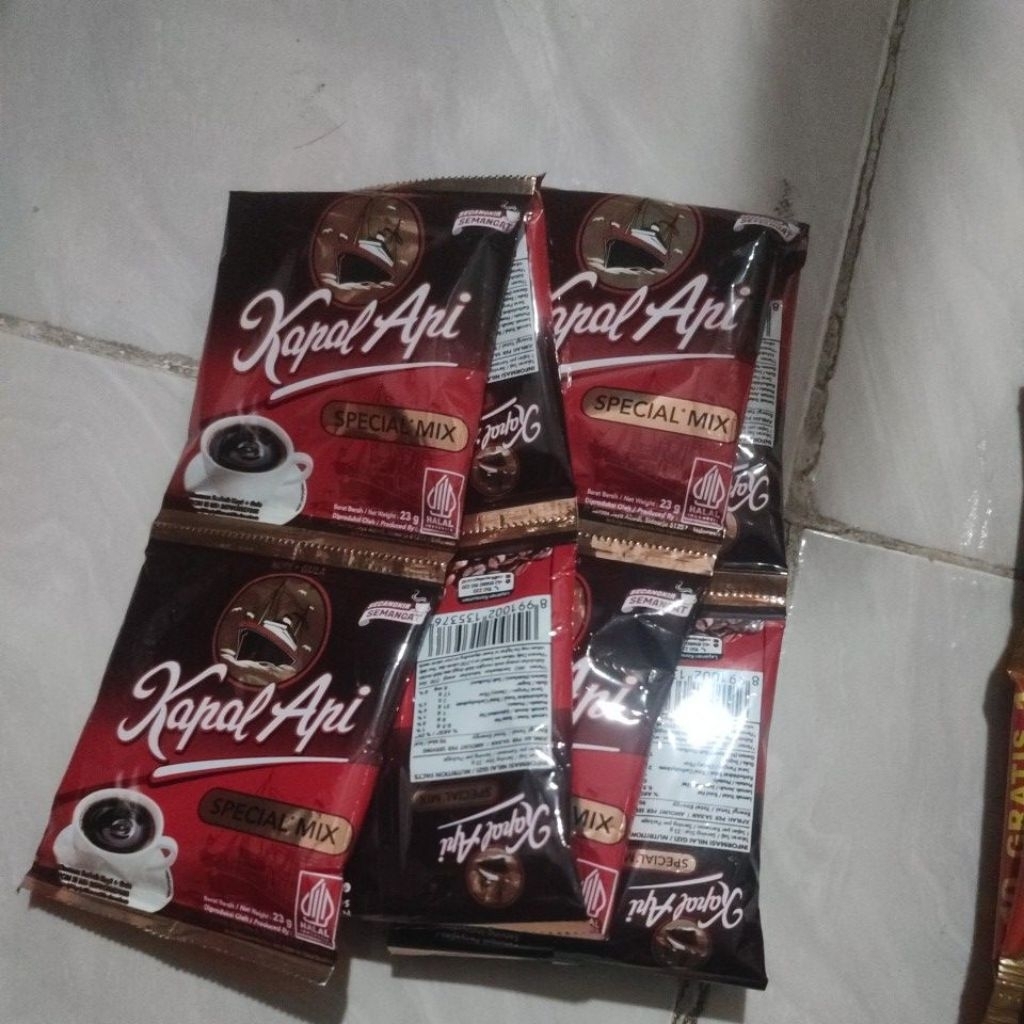 Kopi Kapal Api special mix renceng / Dus