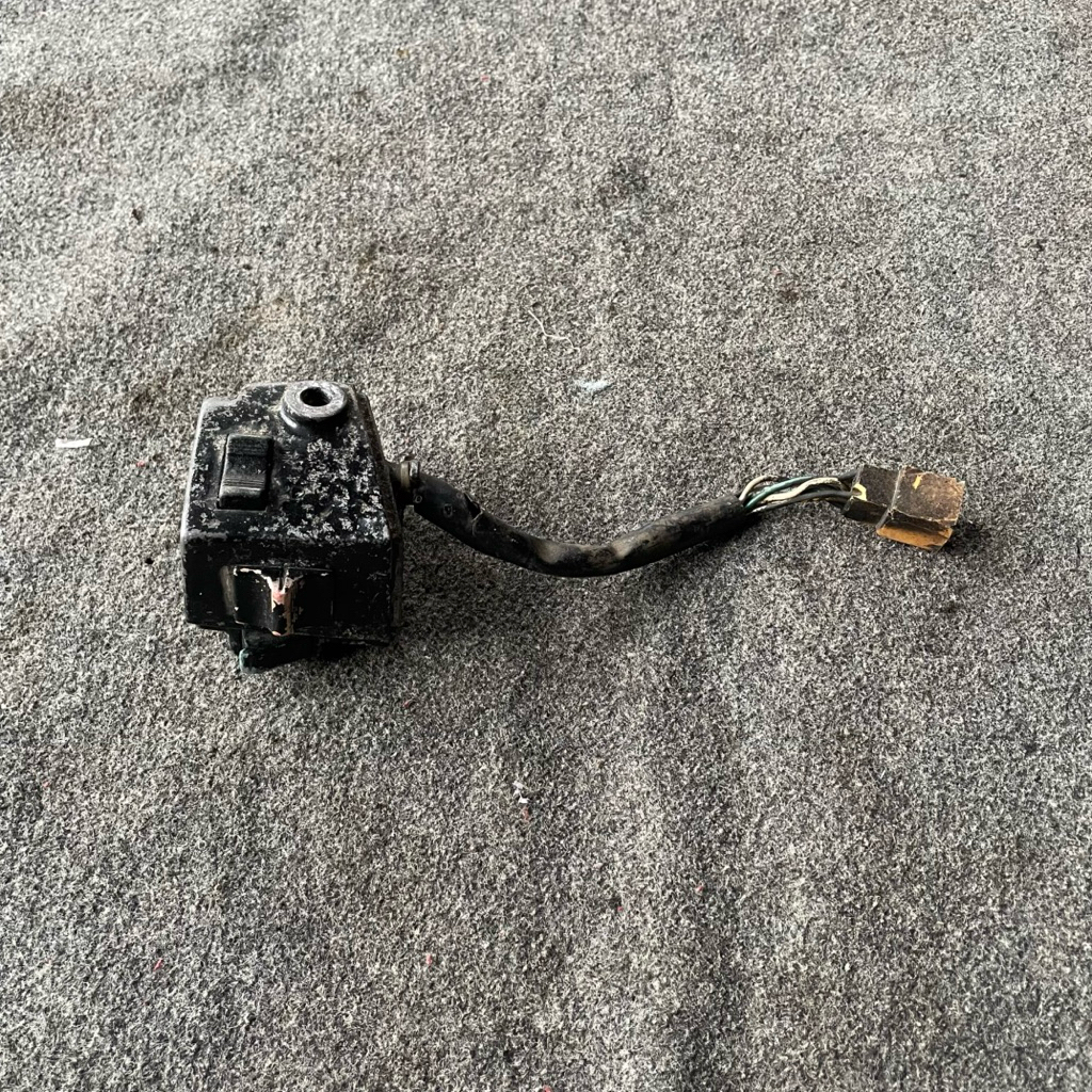 Holder saklar kiri suzuki crystal rc 100 bravo original second