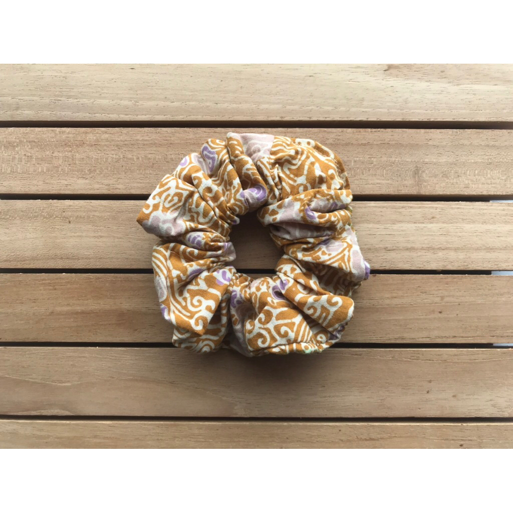 scrunchie batik crema / souvenir surabaya