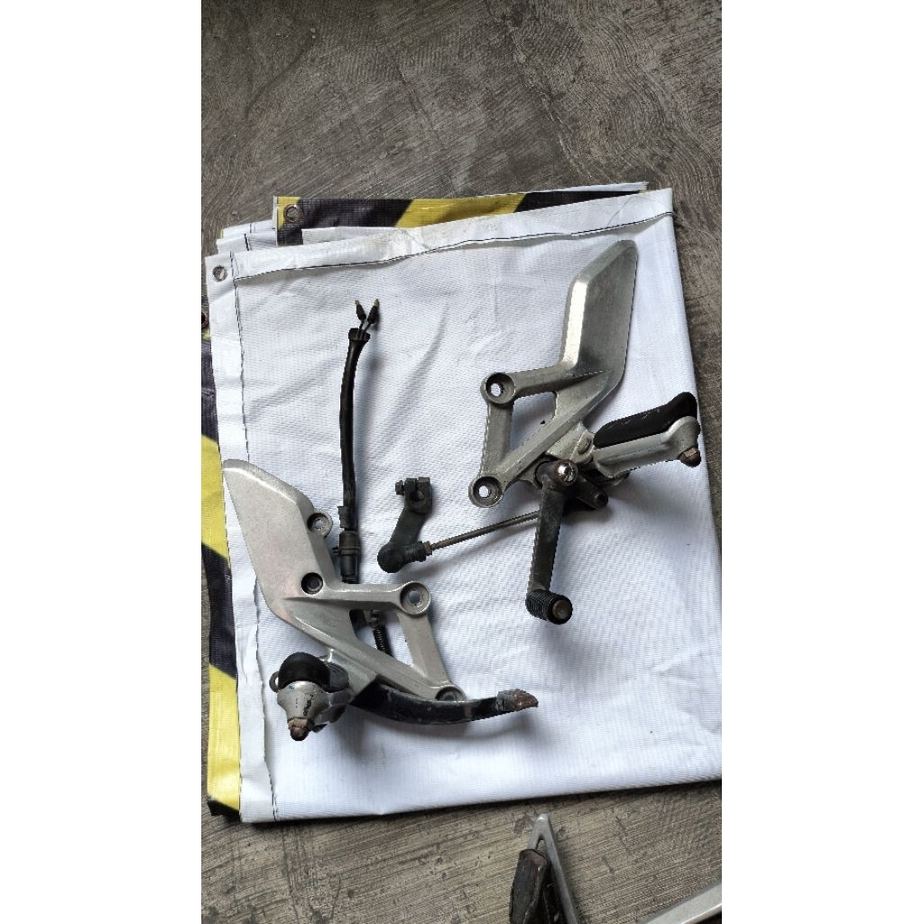 postep depan CBR 250